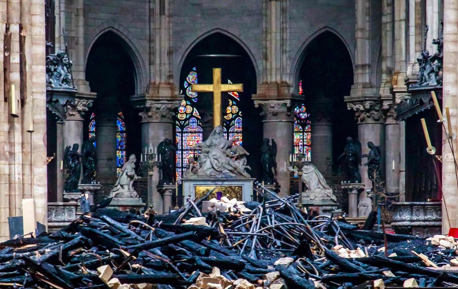 Per Paryžiaus katedrą nuniokojusį gaisrą dauguma viduje buvusių vertybių išliko