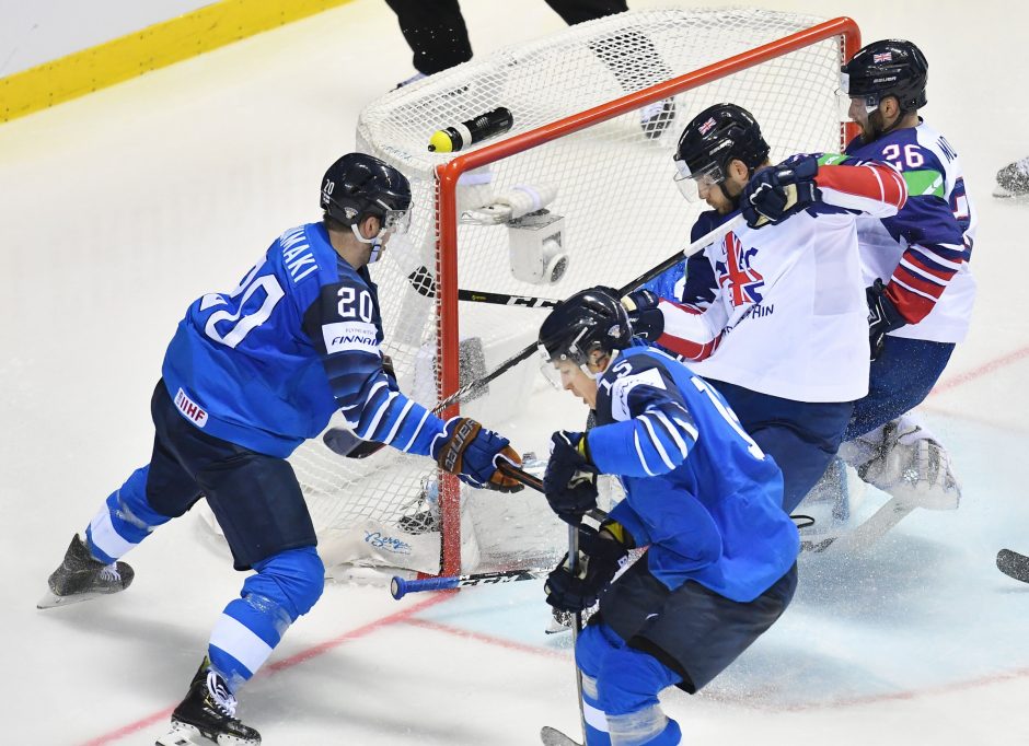 Čekijos ir Suomijos ledo ritulininkai lengvai iškovojo ketvirtąsias pergales