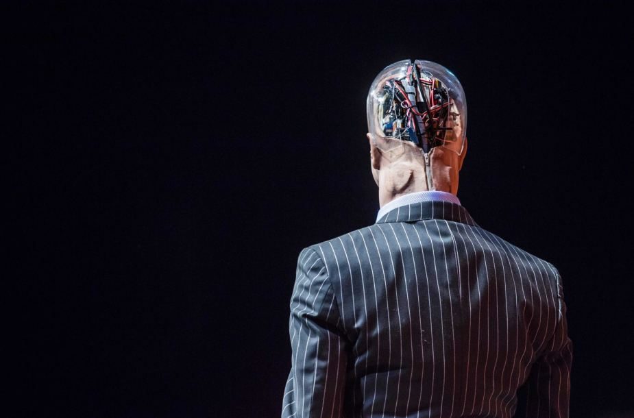 Mokslininkai: dirbtinio intelekto ir automatizavimo poveikis bus ribotas