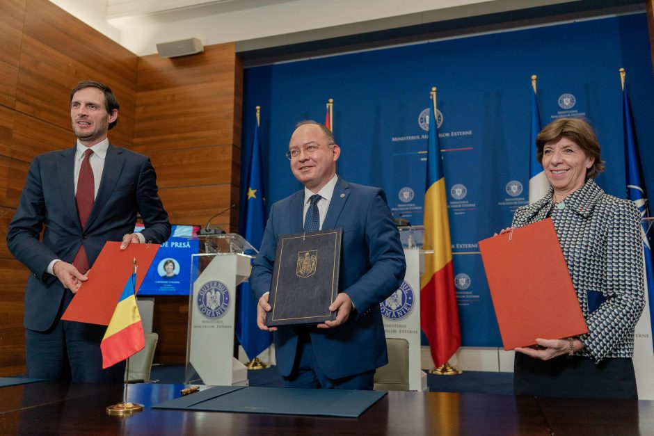 Prancūzijos ir Nyderlandų ministrai Rumunijoje aplankė NATO kovinę grupę