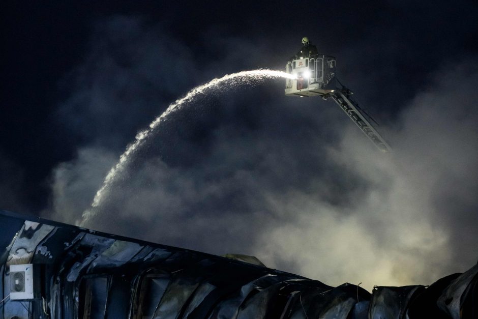 Ukrainai dronus tiekusios JAV įmonės gamykloje Latvijoje kilo didelis gaisras 