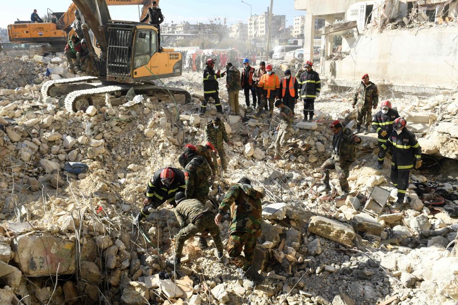 „Baltieji šalmai“ prašo tarptautinės pagalbos Sirijai, nukentėjusiai nuo žemės drebėjimo