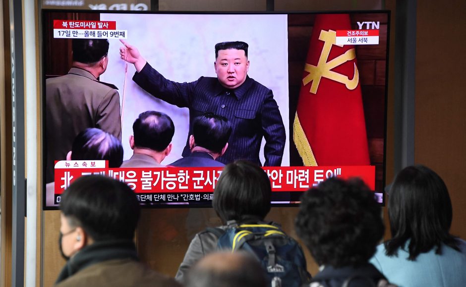 Kim Jong Unas įsakė paleisti pirmąjį Šiaurės Korėjos žvalgybinį palydovą
