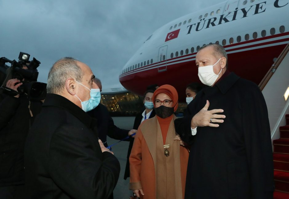 Turkijos prezidentas atvyko į Azerbaidžaną švęsti pergalės Kalnų Karabache
