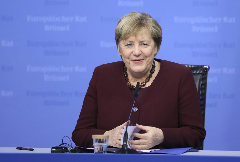 A. Merkel tikisi „miegoti ramiai“ prie O. Scholzo vyriausybės