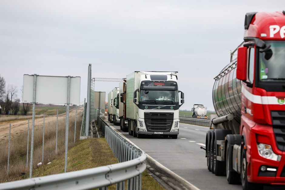 G. Surplys: krovininiai automobiliai, vykstantys į Lenkiją, nukreipiami kitu keliu