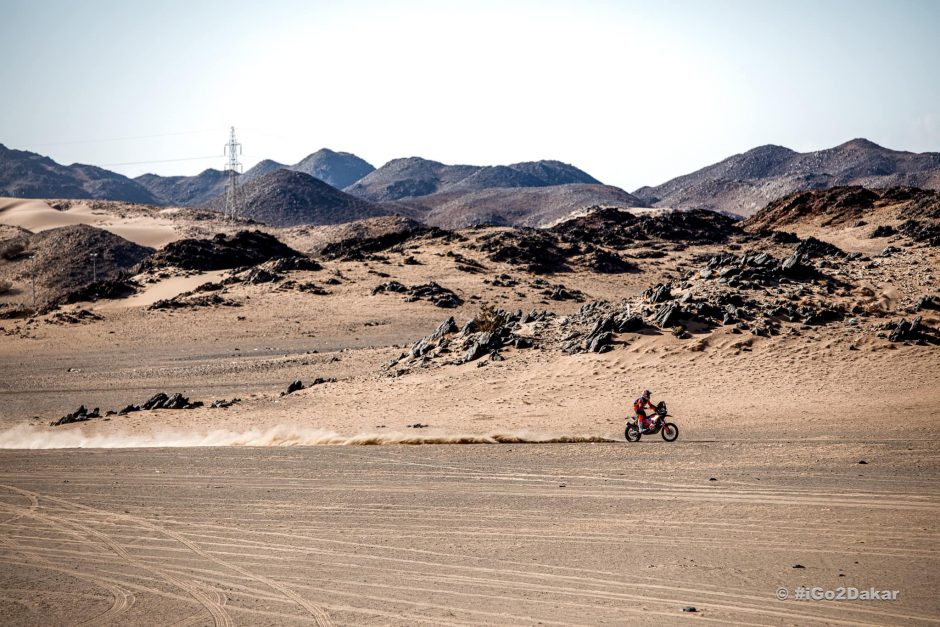 Naujovė Dakaro ralyje – motociklininkai dėvės saugos liemenes