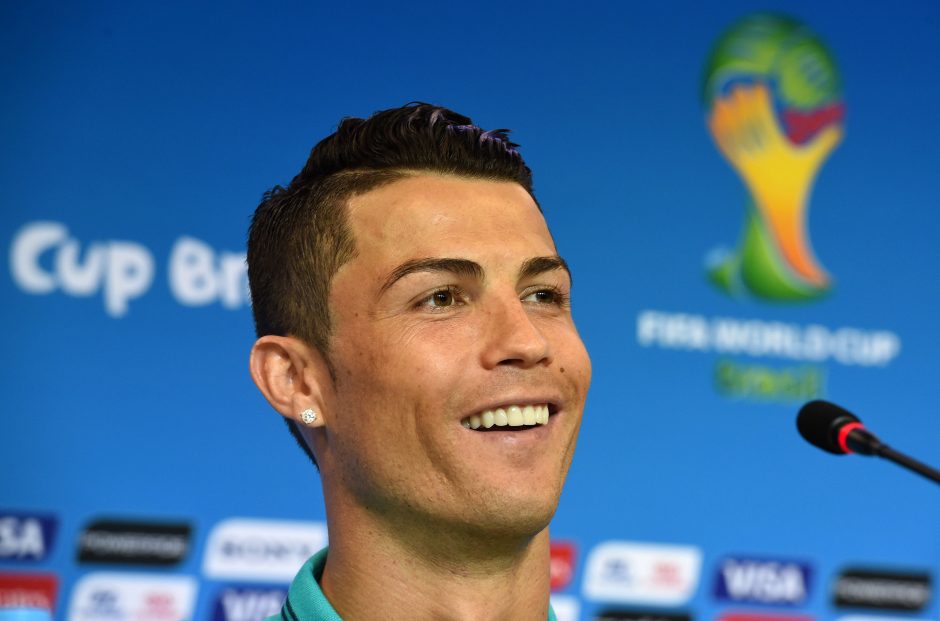 C. Ronaldo atiteko trys praėjusio sezono Ispanijos futbolo elito prizai