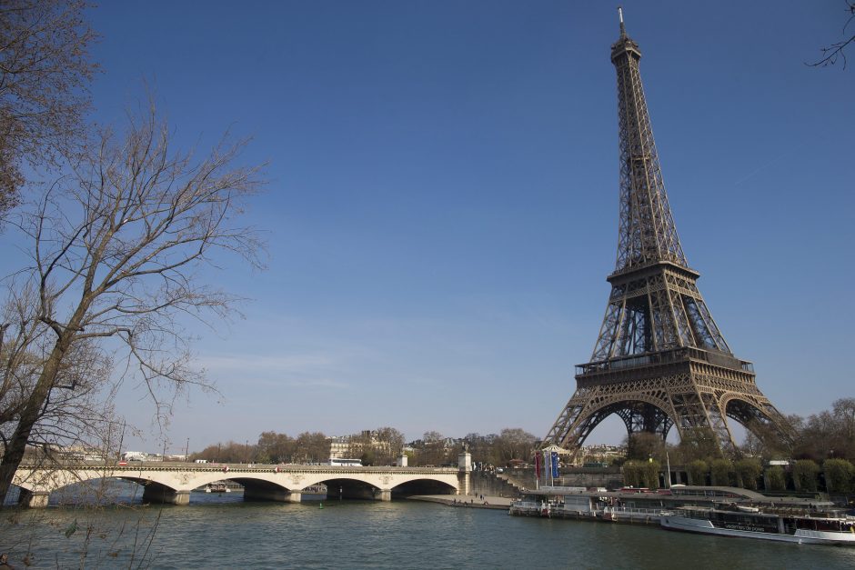 Paryžius švenčia 130-ąją Eifelio bokšto sukaktį