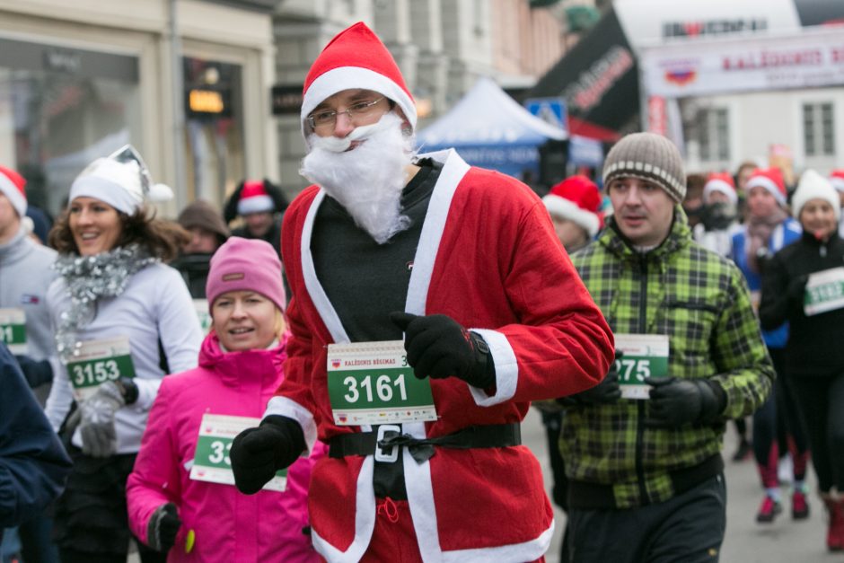 Vilniaus gatvėmis bėgo beveik 3,5 tūkst. Kalėdų senelių, snieguolių ir nykšukų