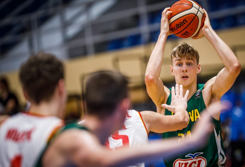 Lietuvos 18-mečiai krepšininkai nugalėjo grupės lyderius
