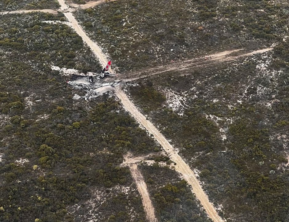 Australijoje sudužus gaisrą gesinusiam „Boeing 737“, du pilotai iš jo ištrūko beveik sveiki