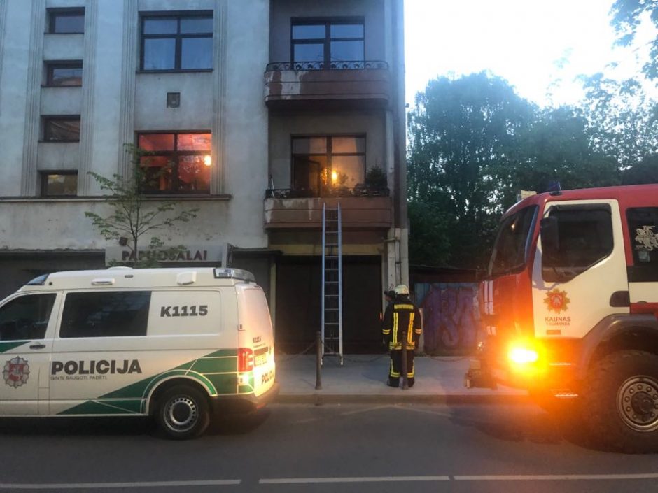 Policininkams patekti į butą A. Mickevičiaus gatvėje padėjo ugniagesiai