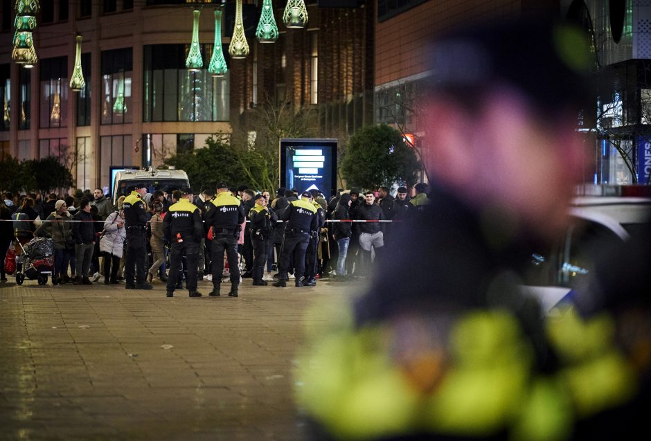 Nyderlandų policija ieško tris paauglius sužeidusio užpuoliko