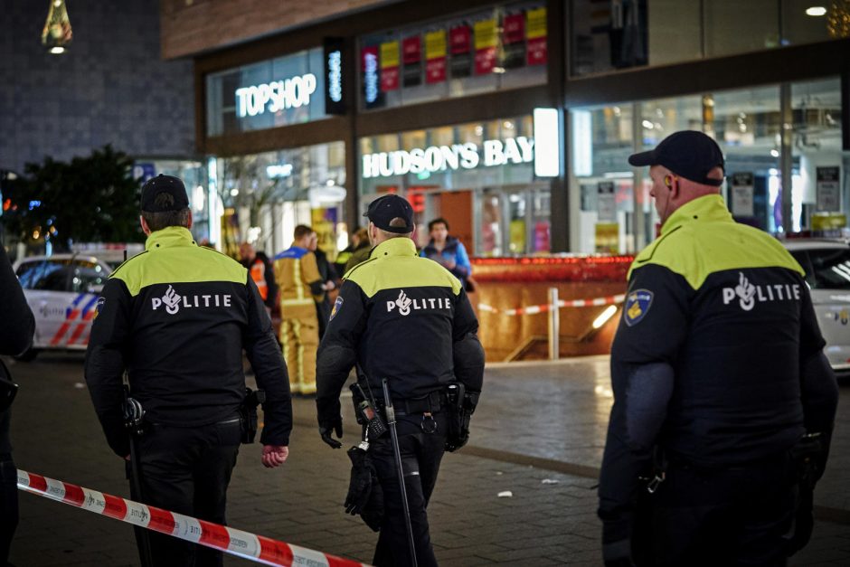 Nyderlanduose per ataką peiliu sužaloti trys prekybos centro darbuotojai