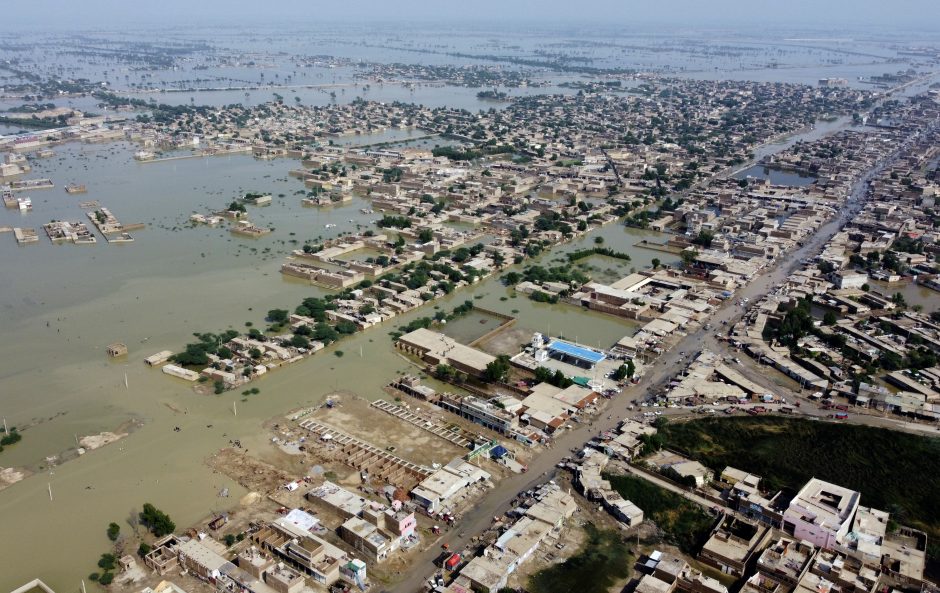 Pakistano premjeras: šalį užklupę potvyniai – baisiausi istorijoje