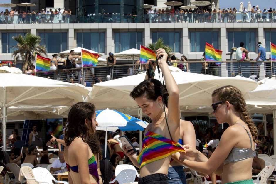 Dešimtys tūkstančių žmonių dalyvavo homoseksualų parade Tel Avive