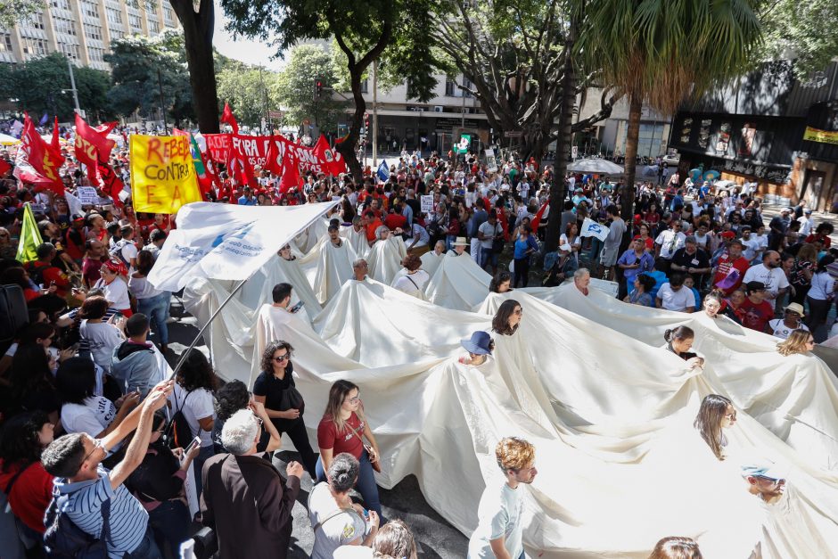 Dešimtys tūkstančių žmonių Brazilijoje protestavo prieš pensijų reformą