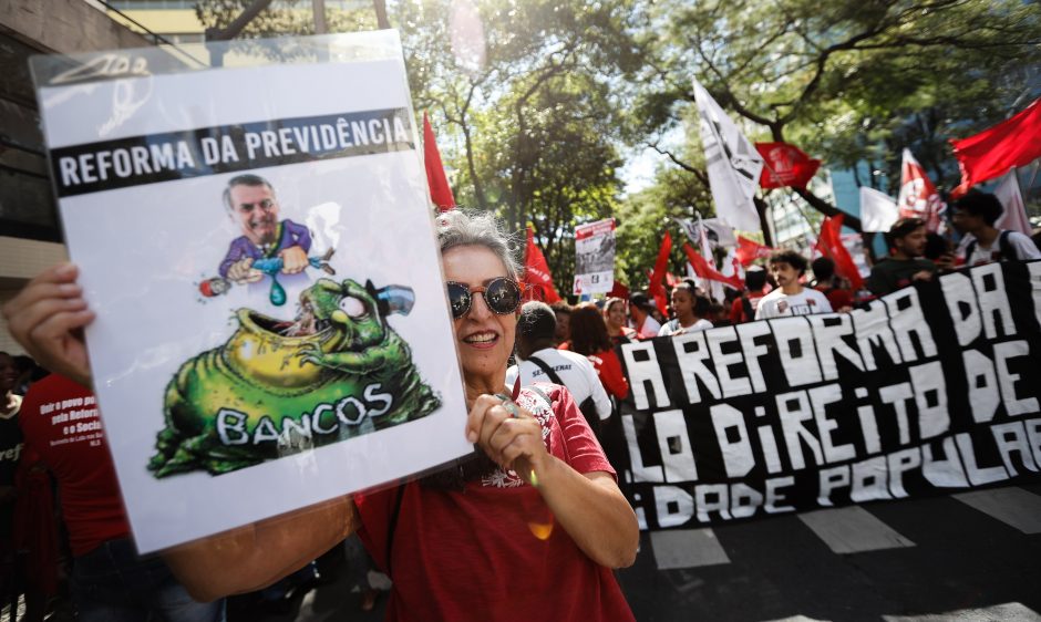 Dešimtys tūkstančių žmonių Brazilijoje protestavo prieš pensijų reformą