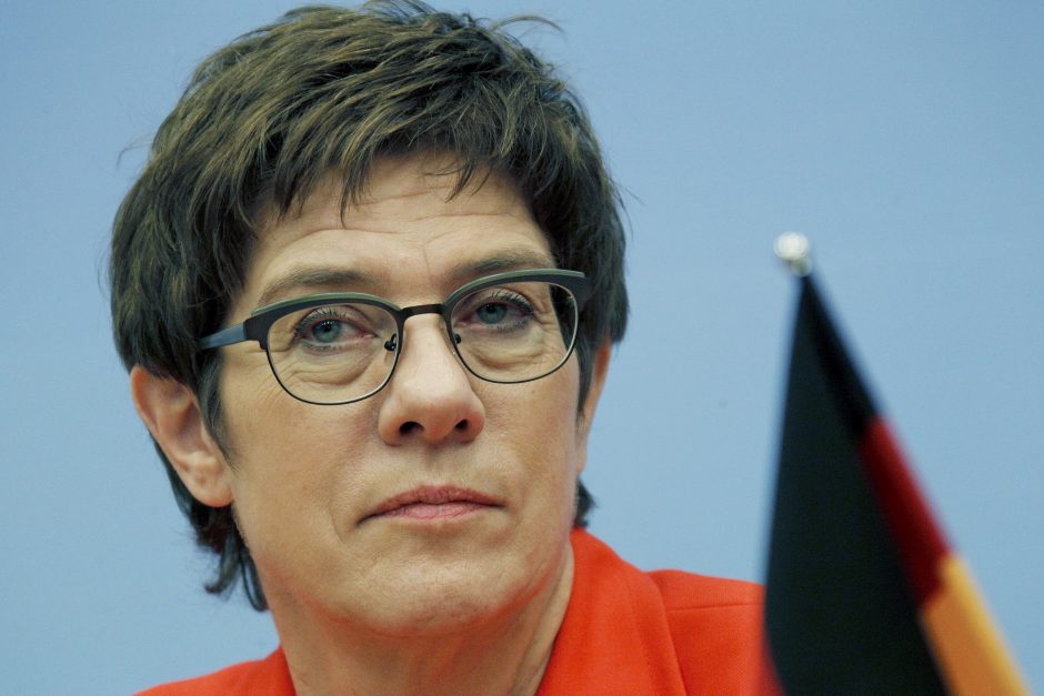 Vokietijos konservatoriai pradeda ieškoti naujo įpėdinio kanclerei A. Merkel