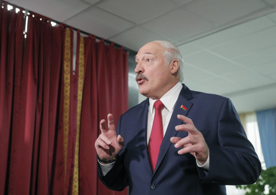 A. Lukašenka sieja COVID-19 atvejų skaičiaus augimą su protestais Minske