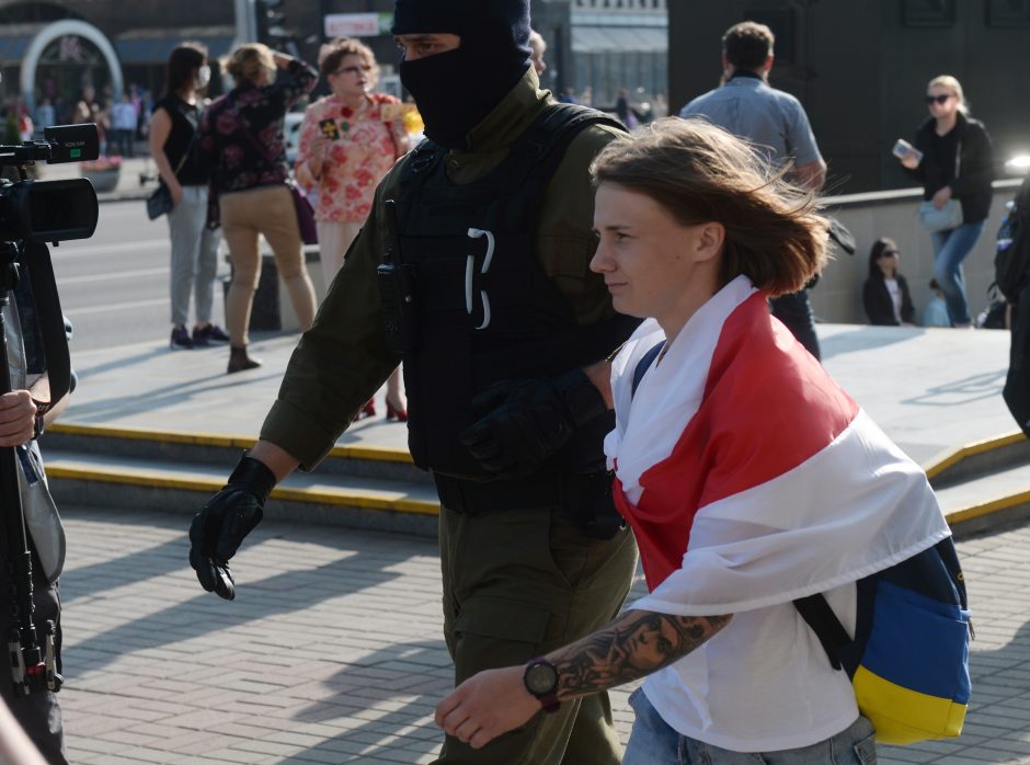 Per moterų protestus Minske sulaikytų beveik 40 dalyvių