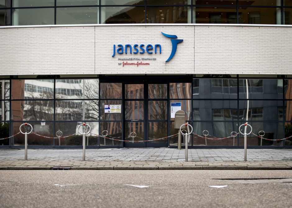 Šveicarija sertifikavo „Janssen“ vakciną nuo koronaviruso