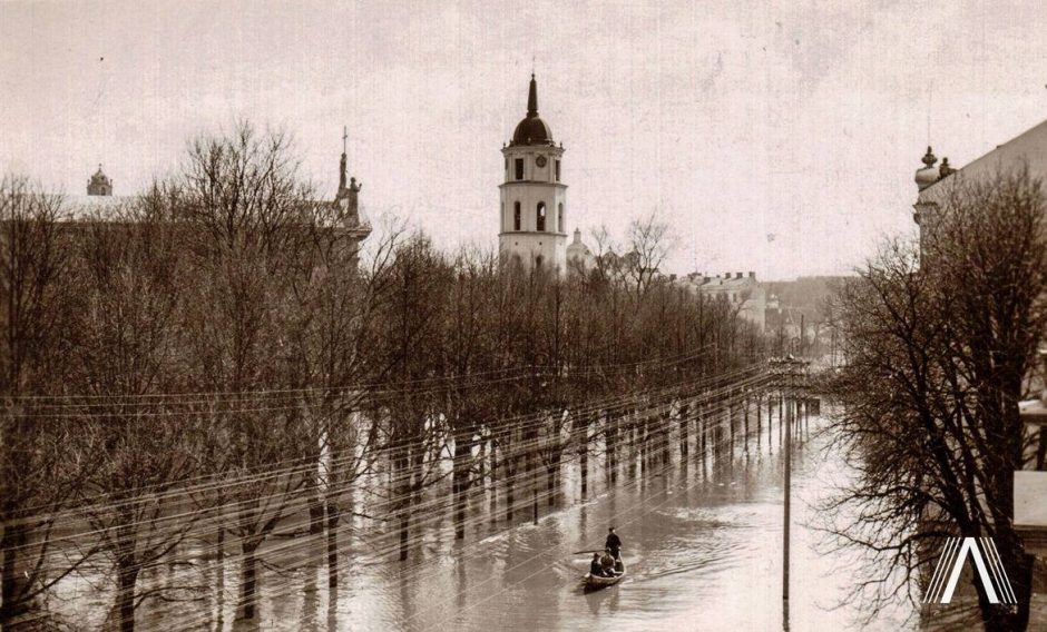 Prisimenant prieš 90 metų potvynį Vilniuje: tarp vandens ir Žaliojo tilto – vos 30 cm tarpas