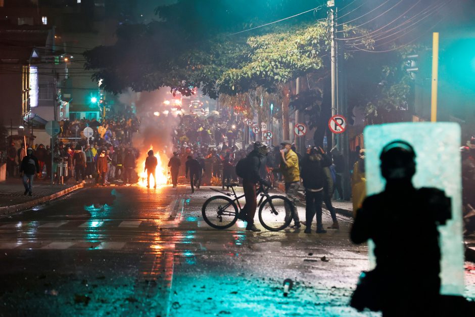 Kolumbijoje per protesto akcijas žuvo mažiausiai 17 žmonių