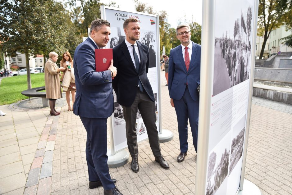 Lietuvos ir Lenkijos ministrai dalyvavo Sąjūdžio ir Solidarumo judėjimų jubiliejui skirtoje parodoje