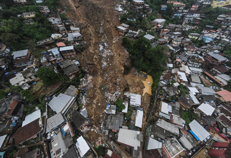 Potvynių ir žemių nuošliaužų aukų skaičius Brazilijoje išaugo iki 105