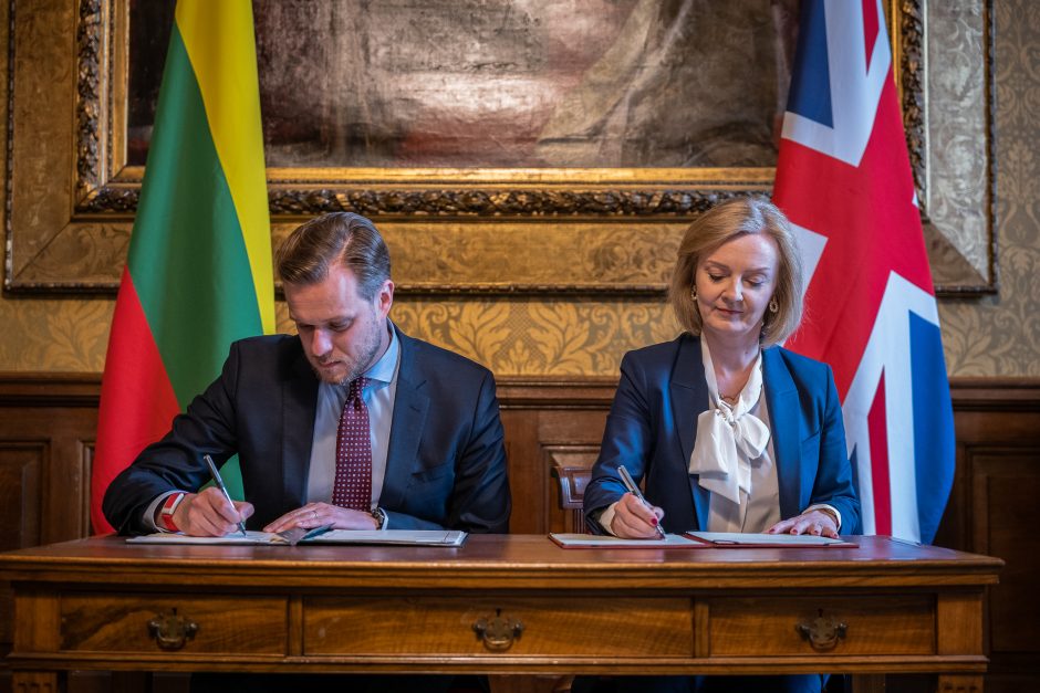 Lietuvos ir JK užsienio reikalų ministrai pasirašė dvišalio bendradarbiavimo deklaraciją