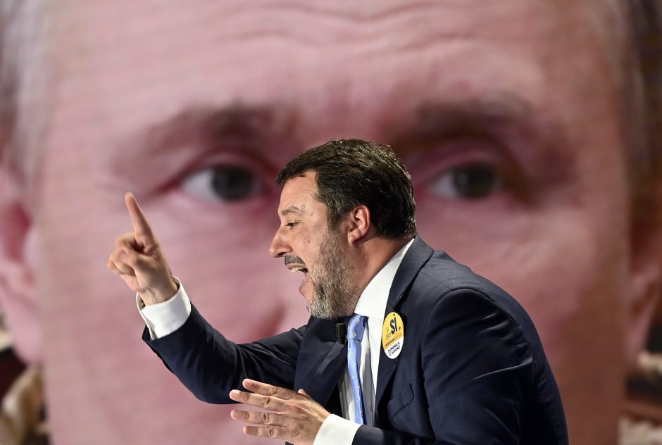 Italijoje verda skandalas dėl nesankcionuotų M. Salvinio derybų su Rusija