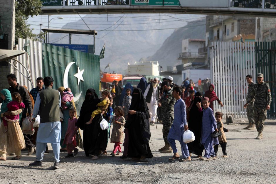 Ministerija: iš Pakistano jau išvyko daugiau kaip 200 000 afganų pabėgėlių