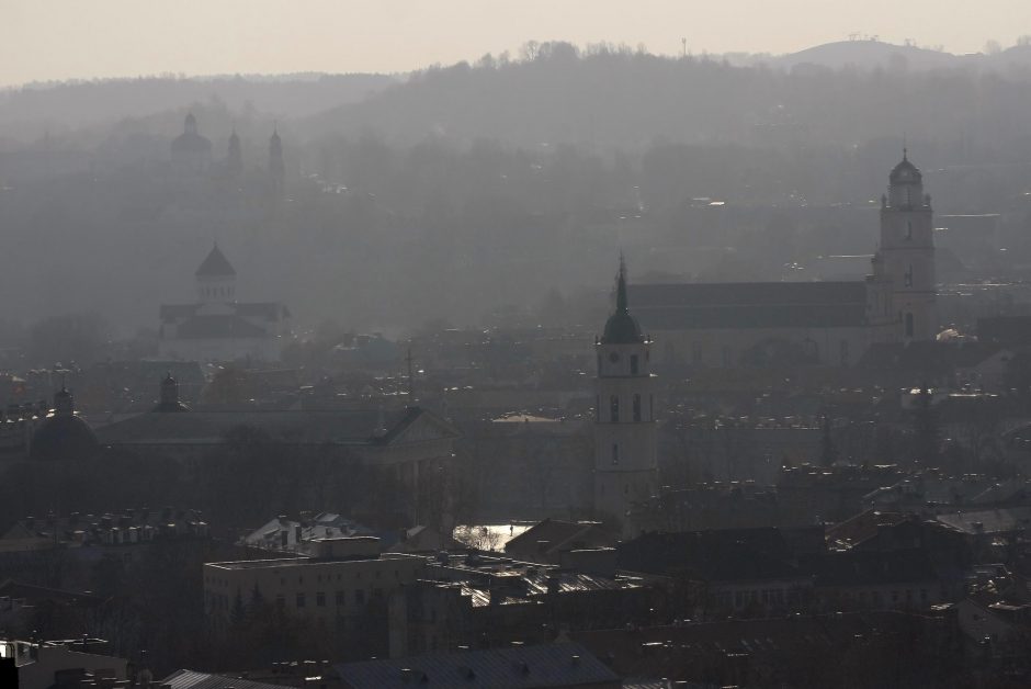 Keliuose naktį vietomis matomumą sunkins rūkas