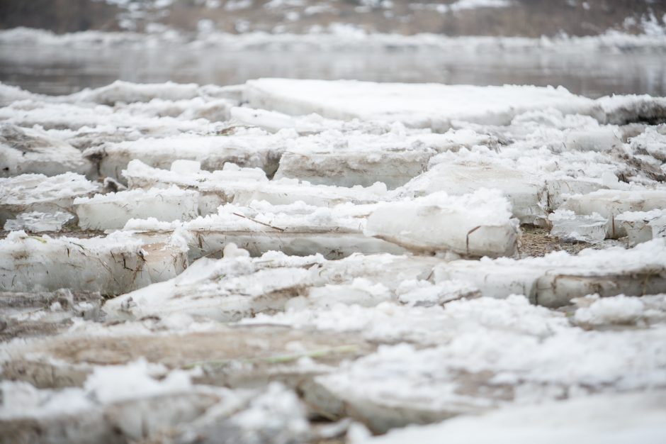 Latvijoje buvo sprogdinama ledo sangrūda