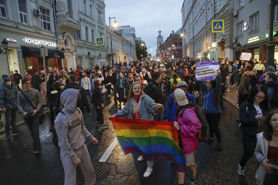 „Pussy Riot“ nariui už LGBT palaikymo akciją gresia mėnuo arešto