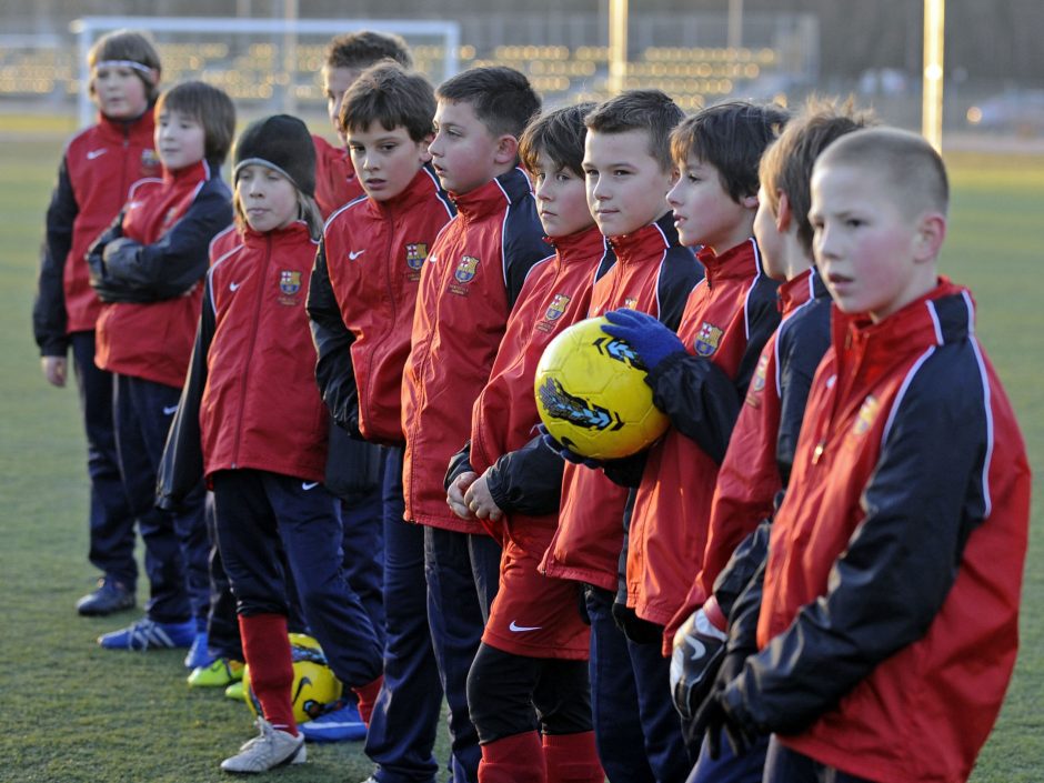 JK vaikams iki 12 metų bus uždrausta per futbolo treniruotes mušti kamuolį galva