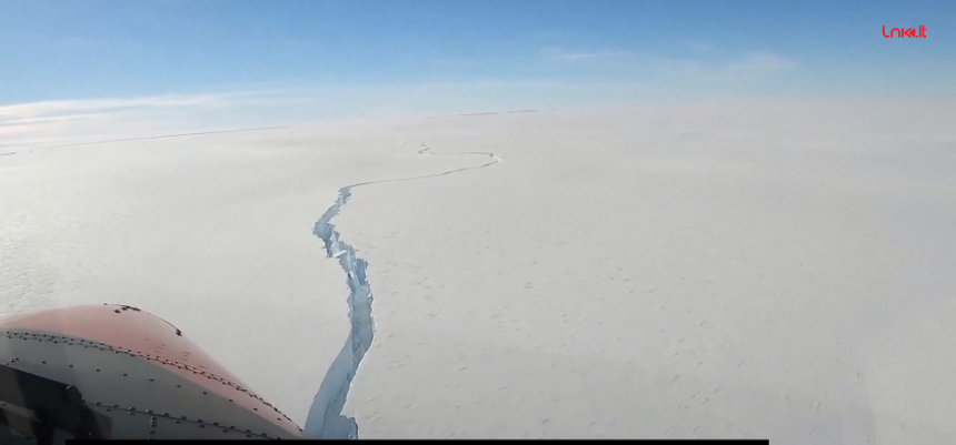 Antarktidoje atskilo milžiniškas ledynas