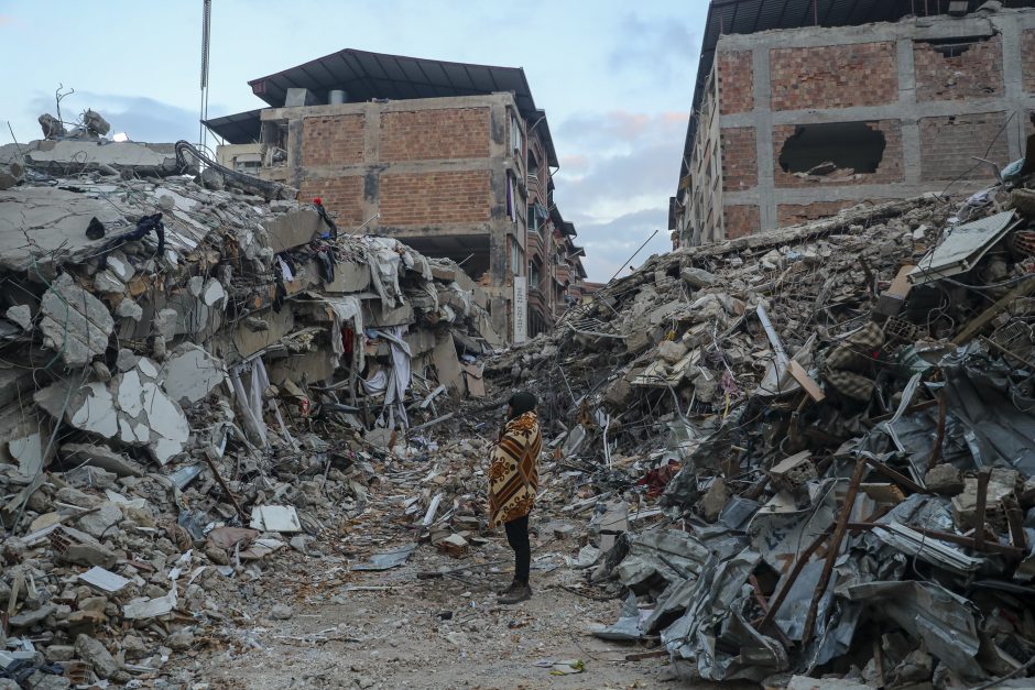 Žemės drebėjimo Turkijoje ir Sirijoje aukų skaičius viršijo 25 tūkst.