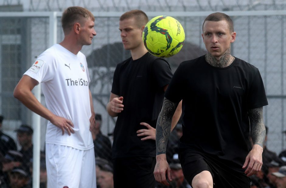 Rusijos futbolo žvaigždės bus paleistos iš kalėjimo lygtinai
