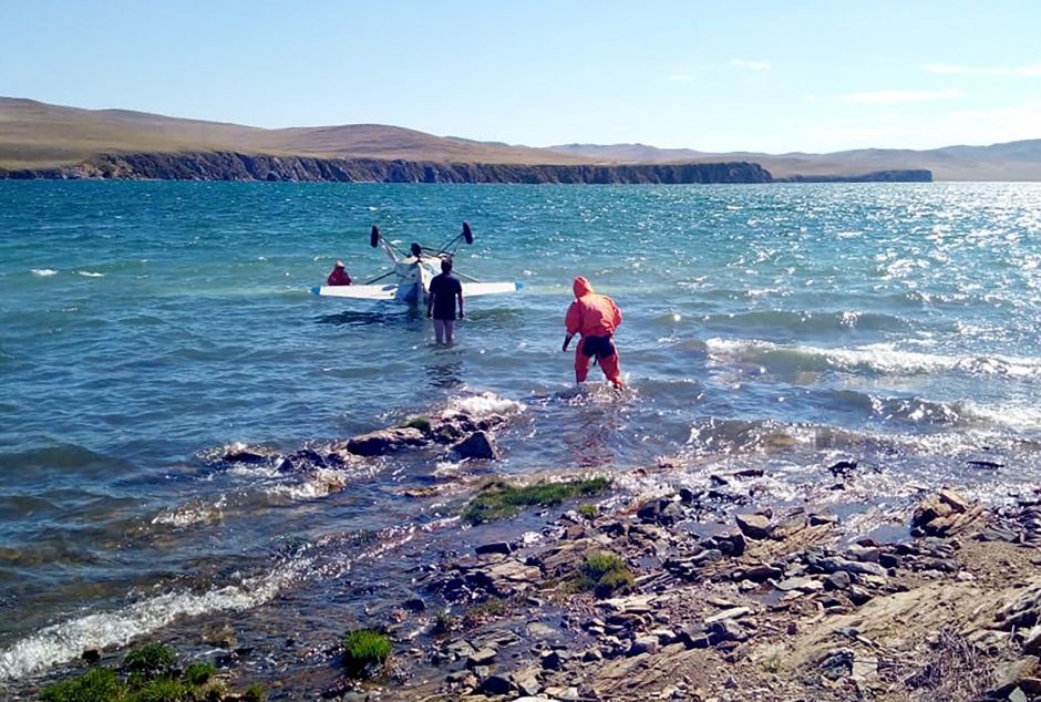 Rusijoje surengta ekologinė plaukimo estafetė per Baikalo ežerą
