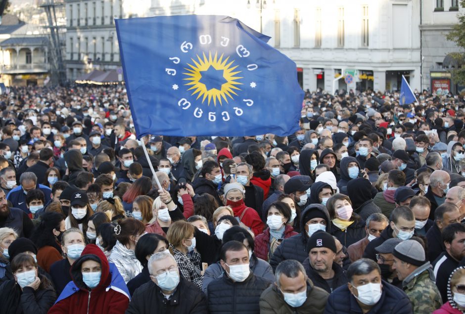 Tbilisyje tūkstančiai žmonių dalyvavo valdančiosios partijos palaikymo mitinge