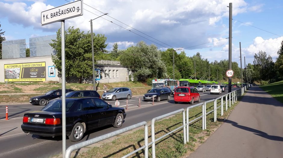 Petrašiūnuose buvo sutrikęs automobilių eismas 