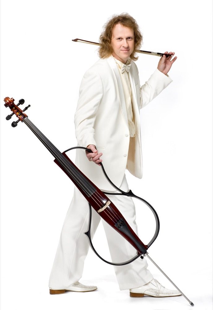 Magiškas violončelininkas atvyksta koncertuoti su Ąžuolynu