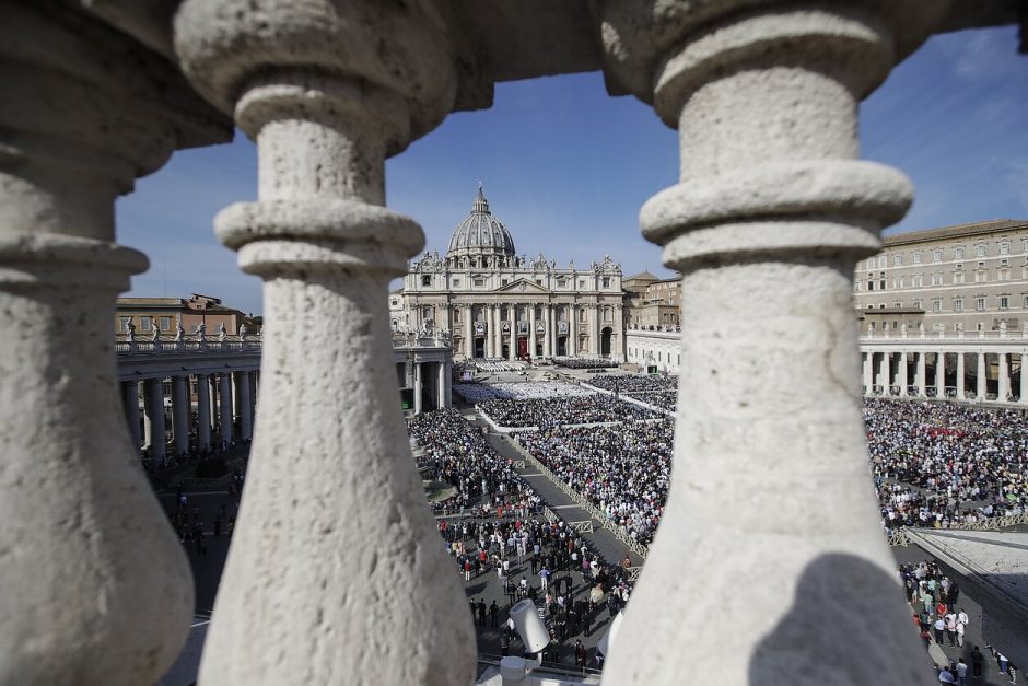 Vatikane atliktos kratos, policijai tiriant Šv. Petro bazilikos priežiūrą