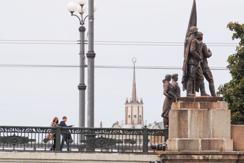 Okupacinės kariuomenės išvedimo 20-metį primins atminimo lenta ant Žaliojo tilto Vilniuje