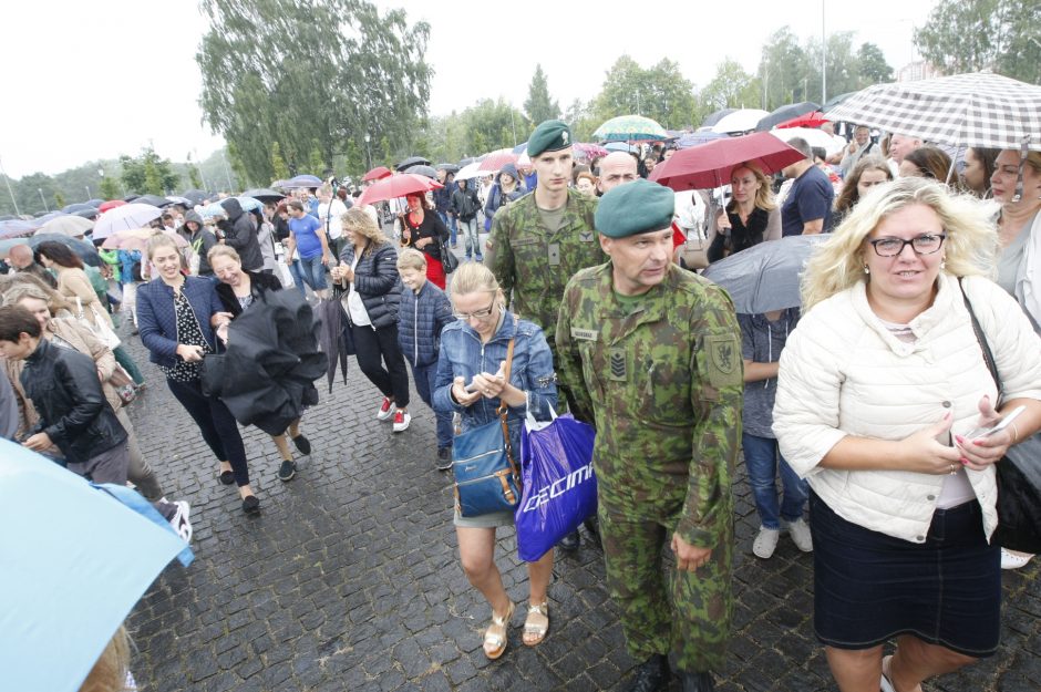 Klaipėdoje prisiekė apie 600 šauktinių