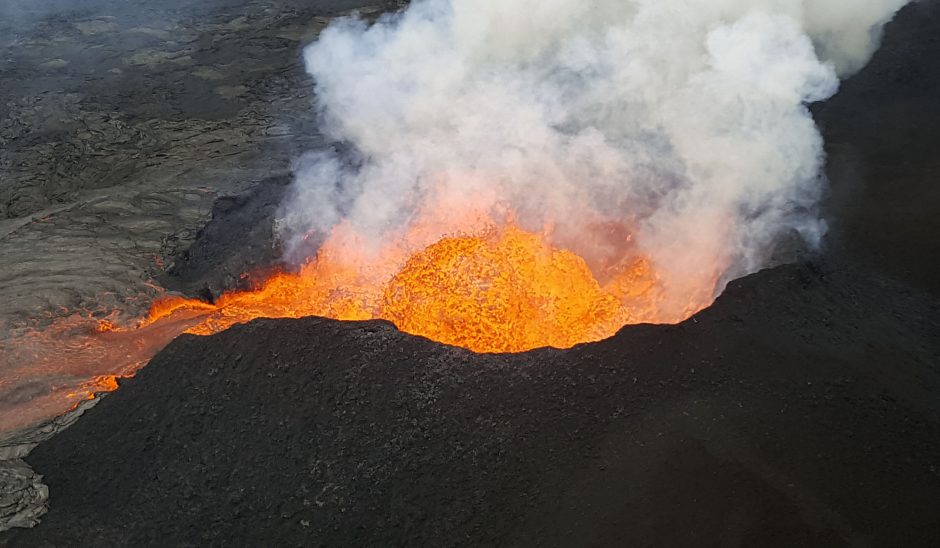 Havajų vulkanų lava pamažu didina salos plotą
