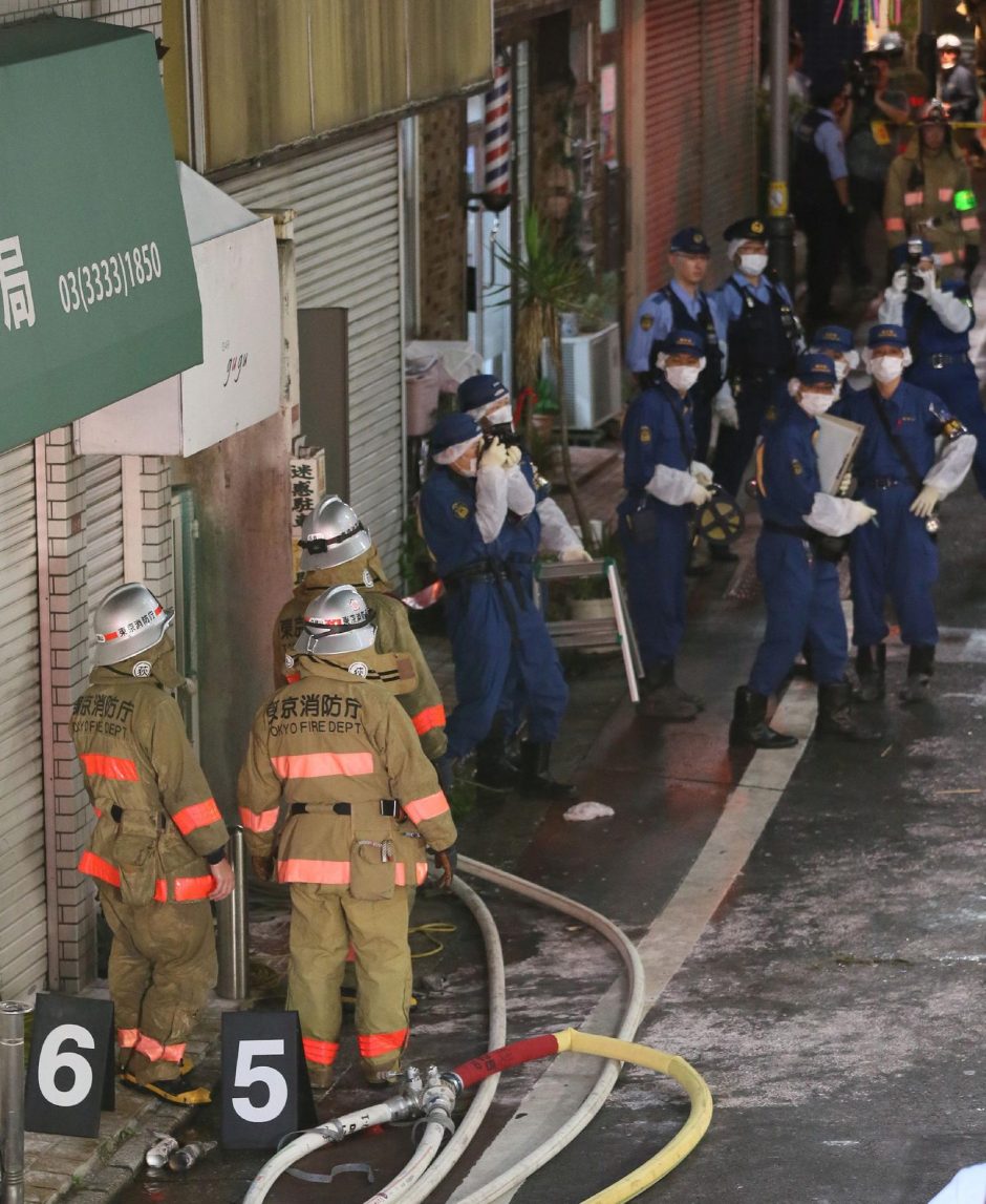 Tokijuje: Molotovo kokteiliu sužeista 15 žmonių, tarp jų ir kūdikis